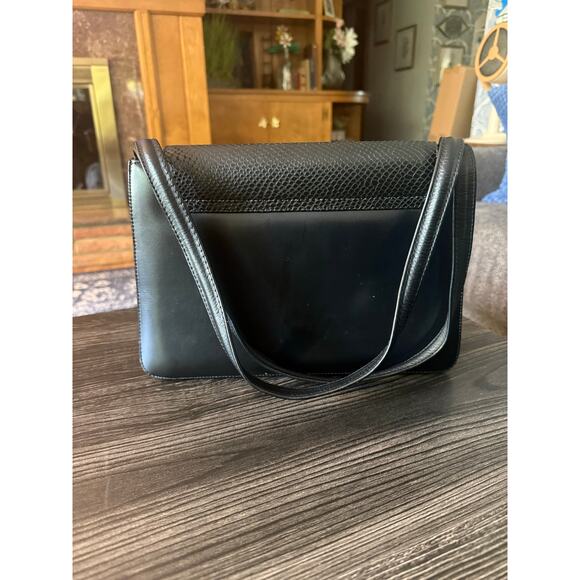 Black Leather Structured Shoulder Handbag with a Textured Flap Closure - Picture 7 of 8